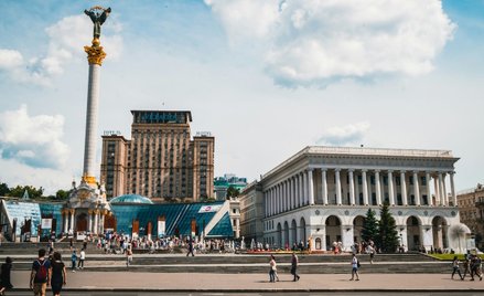 Hotel „Ukraina” stoi przy Majdanie. Z okien na wyższych piętrach rozpościera się imponujący widok na