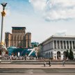 Hotel „Ukraina” stoi przy Majdanie. Z okien na wyższych piętrach rozpościera się imponujący widok na