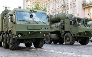 Stanowisko dowodzenia dywizjonu RKP-360 i wóz transportowy TM-360 na podwoziach Tatry T815 8×8 podcz