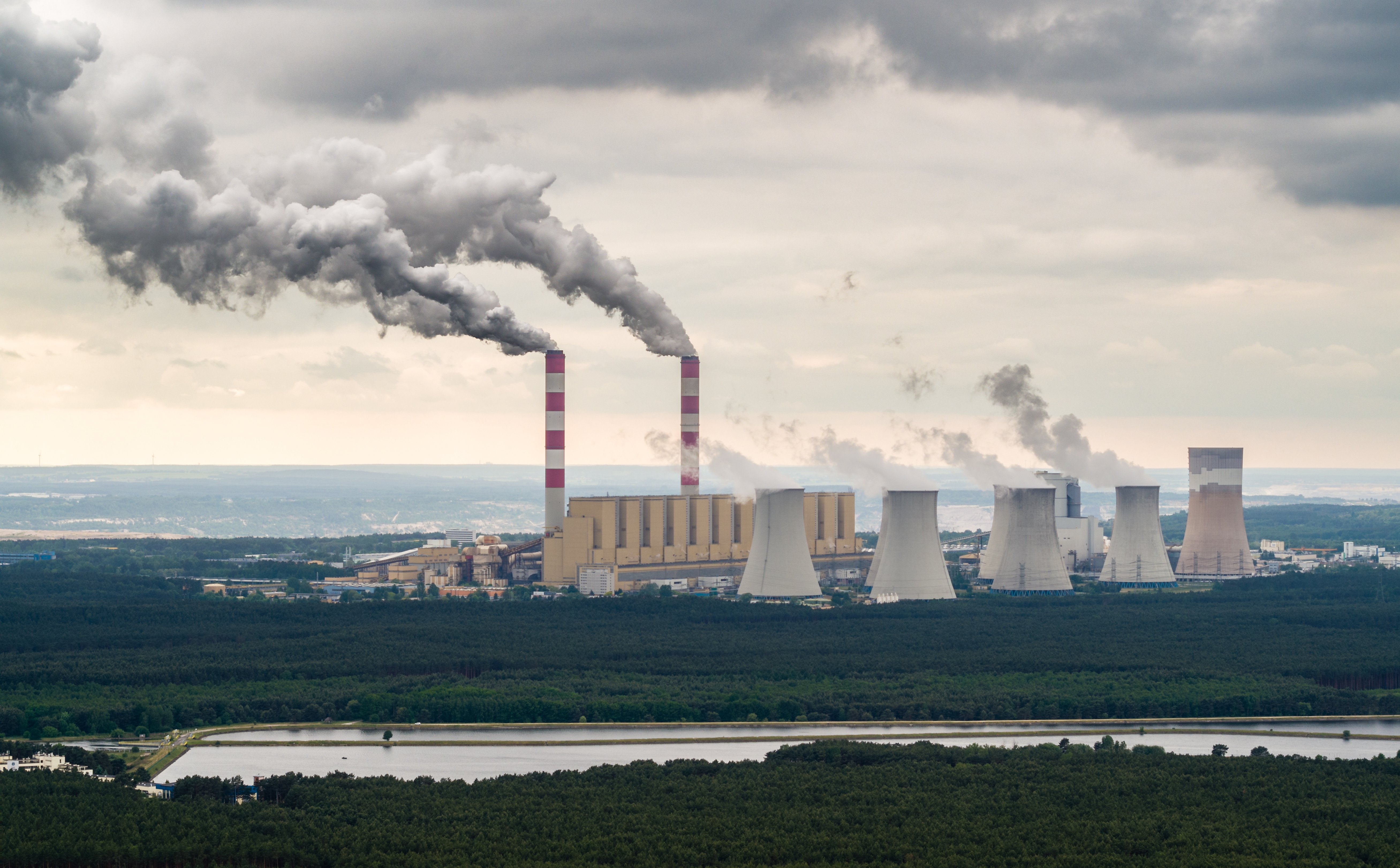 PGE chce zwolnienia elektrowni węglowych i gazowych z opłat za emisję CO2