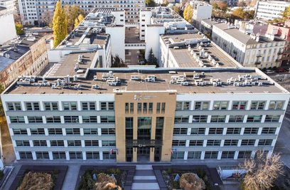 Uniwersytet SWPS działa w kilku miastach, ale to Warszawa pozostaje jego centrum ciężkości.