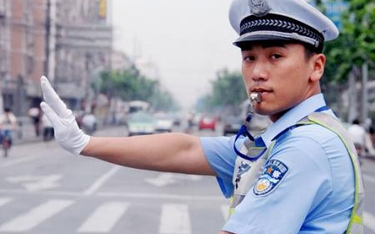 Policjant chińskiej drogówki (Fot. Beijing Patrol / Foter / CC BY)