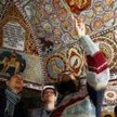 Zrekonstruowane sklepienie drewnianej synagogi w Gwoźdźcu w Muzeum Historii Żydów Polskich. Fot. PAP