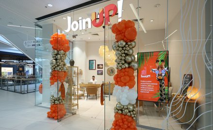Join UP! Polska otwierał w zeszłym roku własne salony w galeriach handlowych. Ma dziewięć