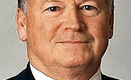 Robert Kidder pracował w firmach doradczych i bankach. To doświadczenie przyda mu się, aby wyprowadz