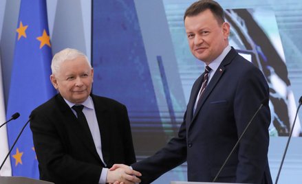 Kilka godzin po wywiadzie Jarosława Kaczyńskiego (z lewej) dla PAP Mariusz Błaszczak wysłał pismo do
