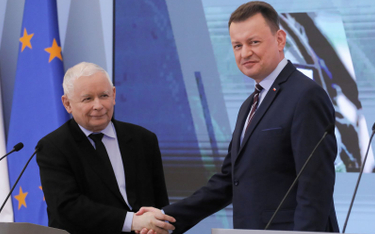 Kilka godzin po wywiadzie Jarosława Kaczyńskiego (z lewej) dla PAP Mariusz Błaszczak wysłał pismo do