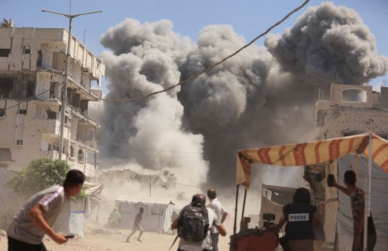 Izrael, który zmiótł z powierzchni ziemi większość Strefy Gazy, teraz wyburza całe dzielnice w mieśc