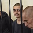 Aiden Aslin (L) and Shaun Pinner (R) and Moroccan Saaudun Brahim (C) przed sądem najwyższym Doniecki