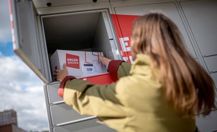 Orlen Paczka liczy już przeszło 3,2 tys. automatów do odbioru przesyłek. Do końca roku przybędzie ic