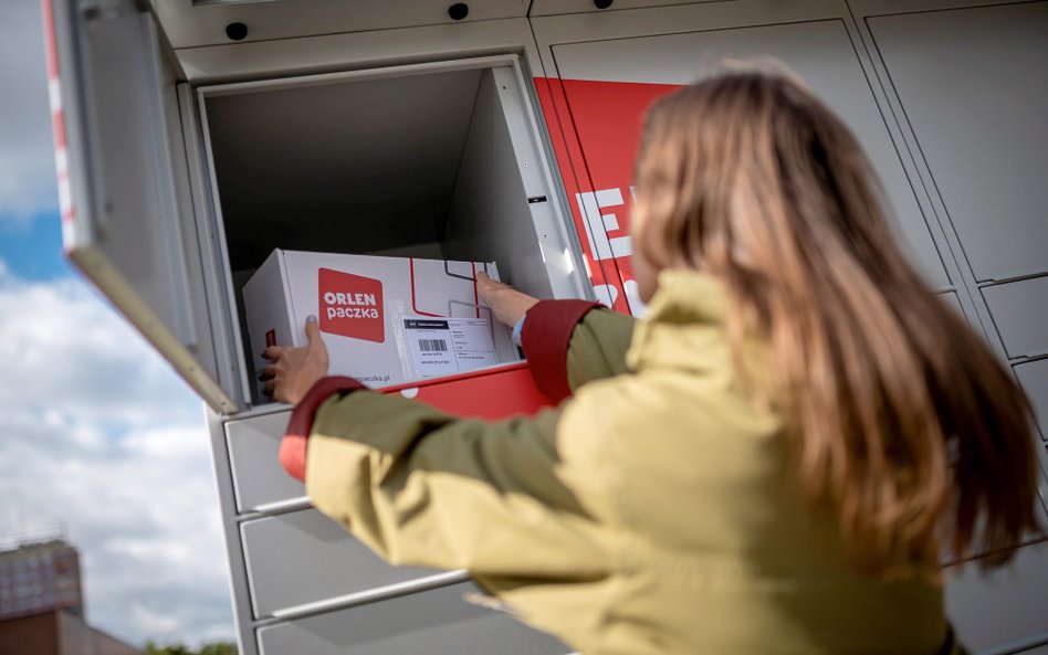 Orlen Paczka liczy już przeszło 3,2 tys. automatów do odbioru przesyłek. Do końca roku przybędzie ic