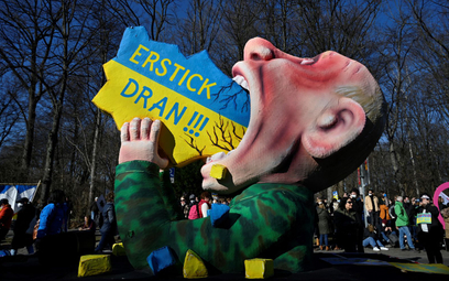 Figura Władimira Putina podczas proukraińskiej demonstracji w Duesseldorfie