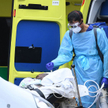 Wielka Brytania: Prawie 900 zgonów. Liczba ofiar epidemii przekroczyła 8 tysięcy