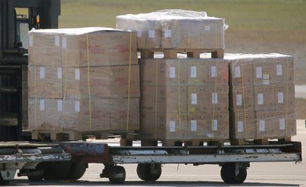 Samolot ze sprzętem medycznym z Chin wylądował w Warszawie