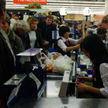 Hipermarket zapłaci za niedyskretną kontrolę