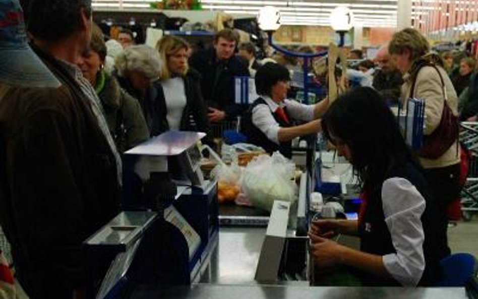 Hipermarket zapłaci za niedyskretną kontrolę