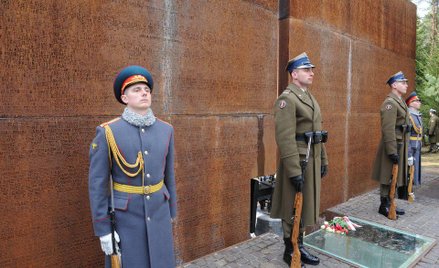 PiS jak sowieccy barbarzyńcy?