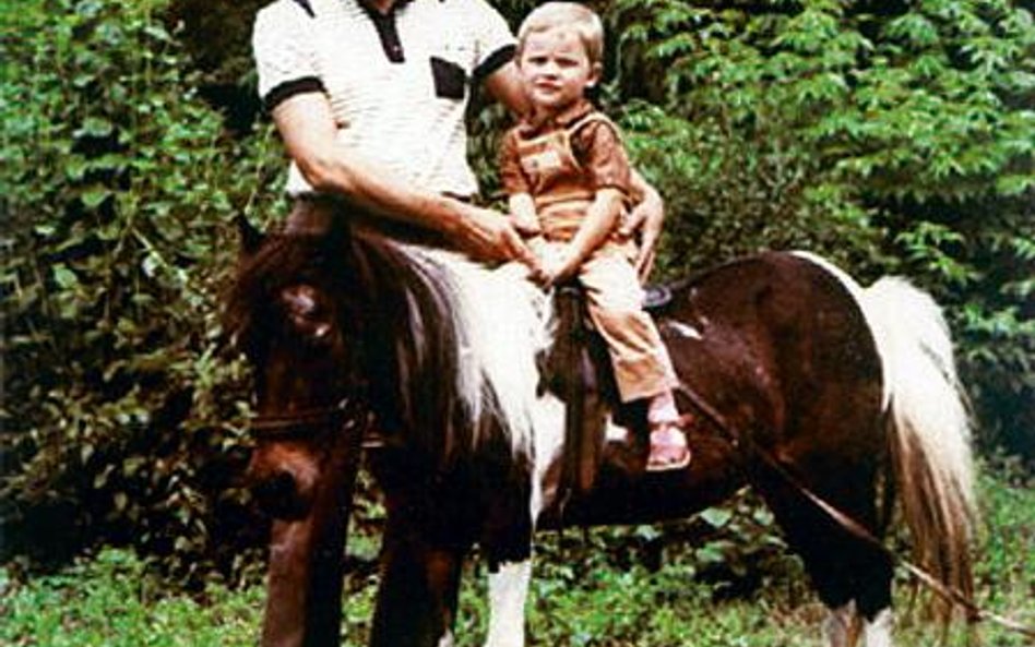 Zdjęcia z kucem od lat 80. zeszłego wieku robi ta sama osoba – pan Stasio. Na fotografii pomysłodawc
