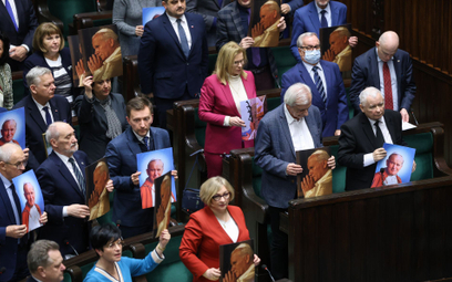 Posłowie PiS w czasie czwartkowych obrad Sejmu