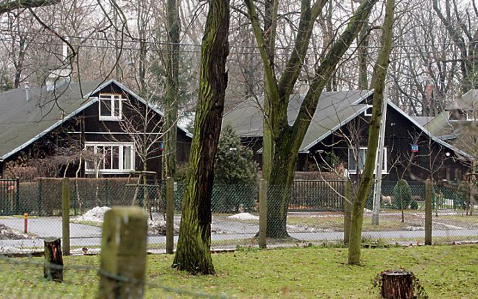 Osiedle Jazdów składa się z 30 drewnianych domów jednorodzinnych. Powstały one w 1945 roku na tyłach