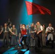 Finał I aktu „Les Misérables” przynosi muzyczny przebój „Jeszcze dzień” śpiewany przez cały zespół
