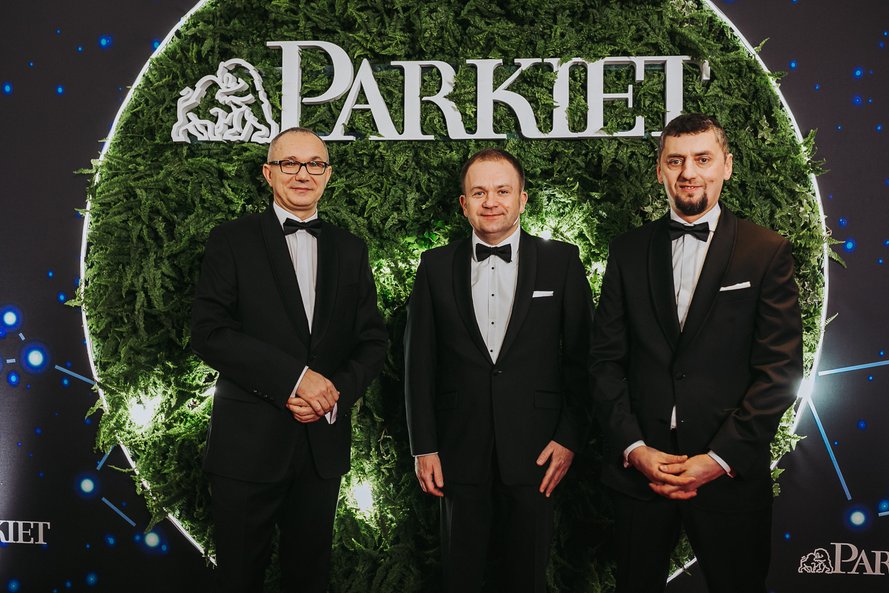 W środku: Grzegorz Zawada, dyrektor Biura Maklerskiego PKO BP