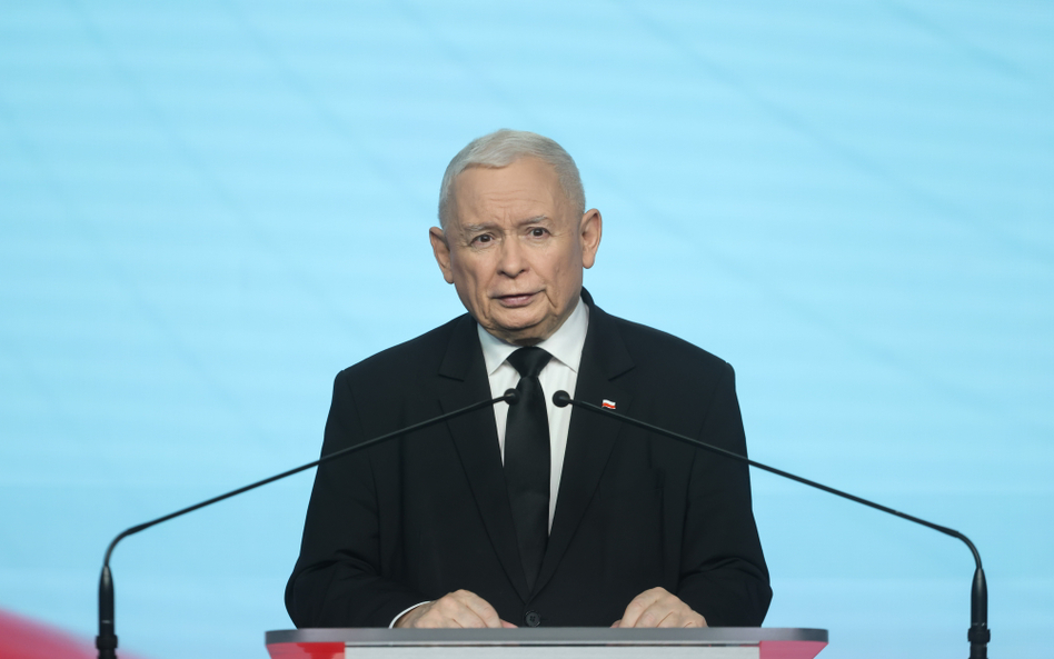 Prezes Prawa i Sprawiedliwości Jarosław Kaczyński podczas konferencji prasowej w siedzibie Prawa i S