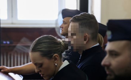 Oskarżony Sebastian M. (P) i jego obrońca Katarzyna Hebda (L) na sali Sądu Rejonowego w Piotrkowie T