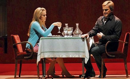 Spektakl Grzegorza Jarzyny jest przykładem rzadko dziś spotykanej w operze zbiorowej pracy teatralne