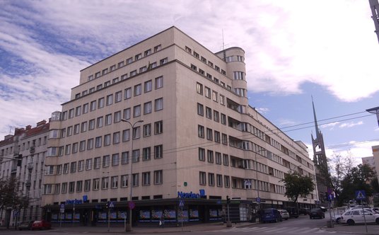 Zespół mieszkaniowy Banku Gospodarstwa Krajowego w Gdyni, zwany też „bankowcem”, ukończenie budowy w