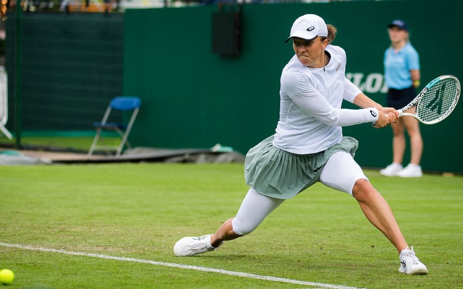 Iga Świątek przed Wimbledonem grała na trawie w Eastbourne. Bez sukcesu