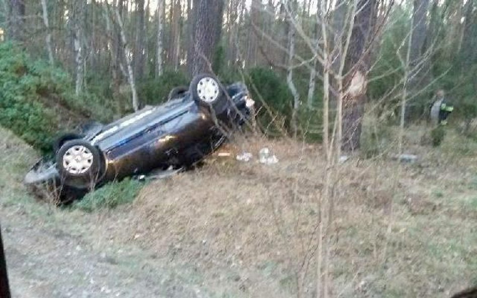 Auto oficerów SOP dachowało, bo funkcjonariusze jechali za szybko