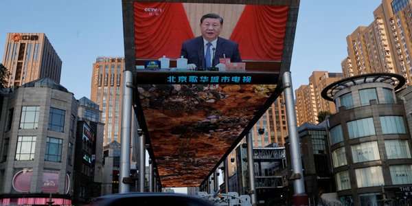 „Lufa karabinu musi słuchać partii”. Xi Jinping zacieśnia kontrolę nad armią