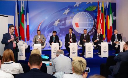 Sztuczna inteligencja i robotyzacja przyniesie rewolucyjne zmiany – przyznali uczestnicy dyskusji „R