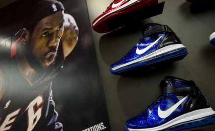 LeBron James przez blisko dwie dekady grał w trzech klubach (obecnie w Los Angeles Lakers) i zainkas