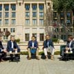 Uczestnicy debaty o OKI, która odbyłą się przed siedzibą Ministerstwa Finansów (od lewej): Michał Pi