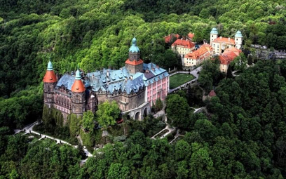 Dotację na remonty mają otrzymać oprócz Zamku Książ m.in. hala spacerowa i muszla koncertowa w Szcza