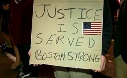 "Sprawiedliwości stanie się zadość" - mieszkańcy Worcester prostestują przed domem pogrzebowym, w kt