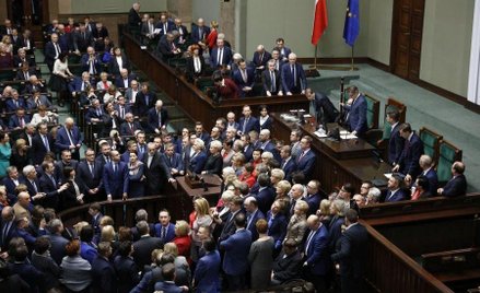 Memches o filmie "Pucz": Podwórkowe bójki chłopców w krótkich spodenkach