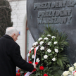 Prezes PiS Jarosław Kaczyński podczas uroczystości złożenia kwiatów pod Pomnikiem Prezydenta Lecha K