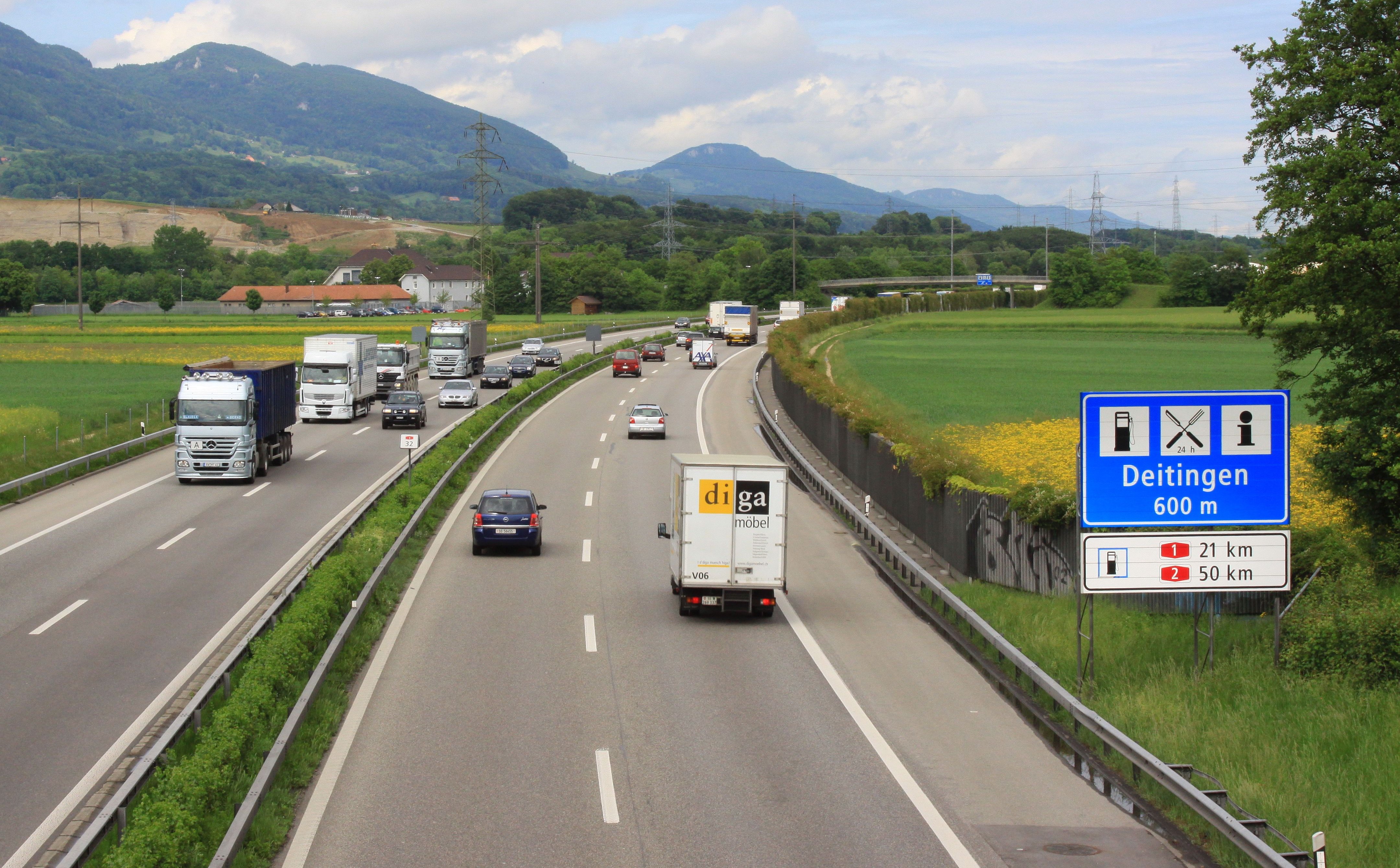 Jedziesz na wakacje przez Szwajcarię? Przenocuj albo zapłać