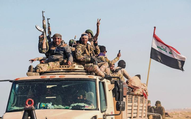 Sunniccy rekruci z oddziałów Hashed al-Shabi w drodze do Mosulu.