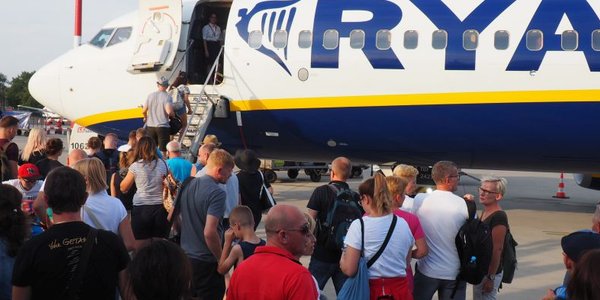 Wszyscy pasażerowie Ryanaira muszą mieć cyfrowe karty pokładowe. Czy na pewno?