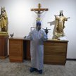 Francja zezwala na zgromadzenia wiernych. W maskach