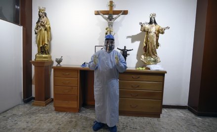 Francja zezwala na zgromadzenia wiernych. W maskach