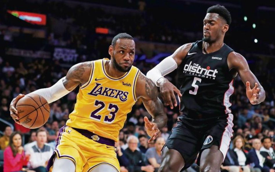 LeBron James (z lewej), gwiazda Los Angeles Lakers, jest lokomotywą ligi nie tylko w USA, ale także 