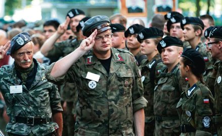 Jan Józef Kasprzyk, komendant marszu szlakiem I Kompanii Kadrowej: za mundurem panny sznurem