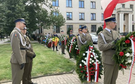 Wieńce złożyli też przedstawiciele Wojska Polskiego