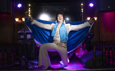 Nowy rekord: 50 godzin śpiewania Elvisa