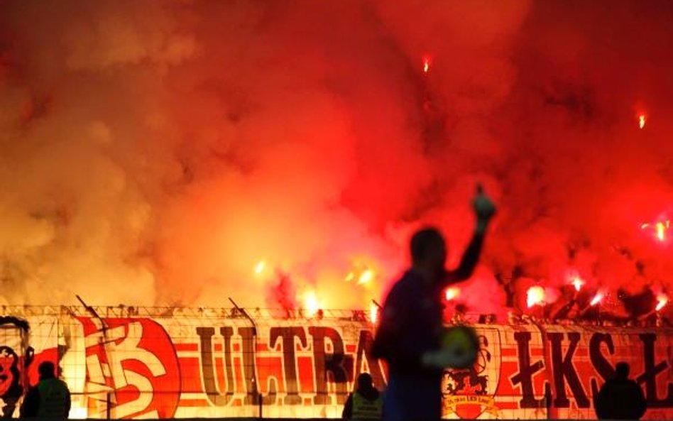 Krytycznie o rozprawie na stadionie